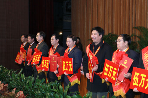 項目,寇子明等10名先進個人為太原市